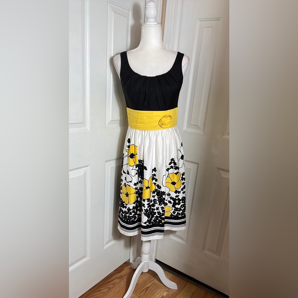 New Direction Dress Size 4 Bold Floral Print Black White Yellow Sleeveless